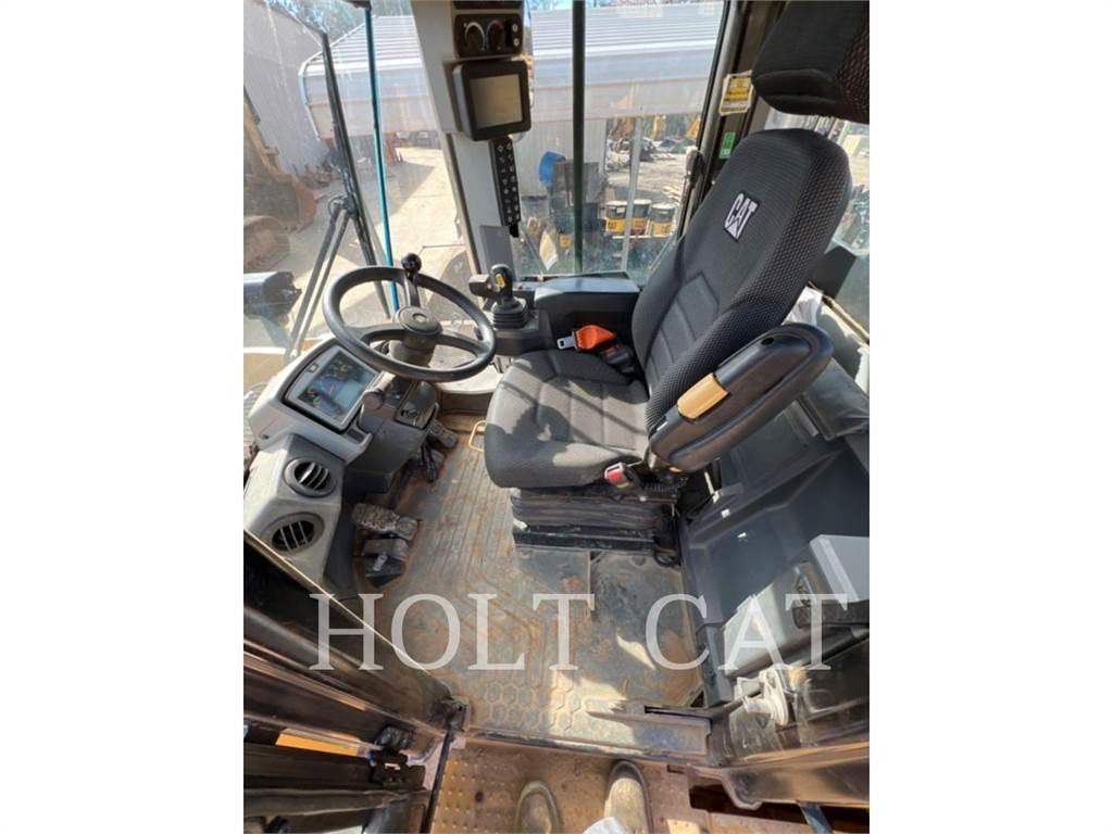 CAT 950M QC Фронтальні навантажувачі