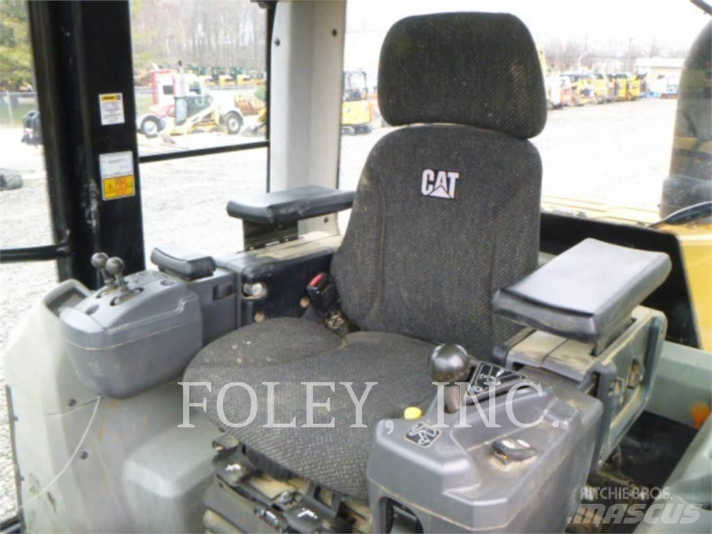 CAT 953D Гусеничні вантажники