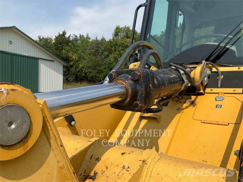 CAT 953D Гусеничні вантажники