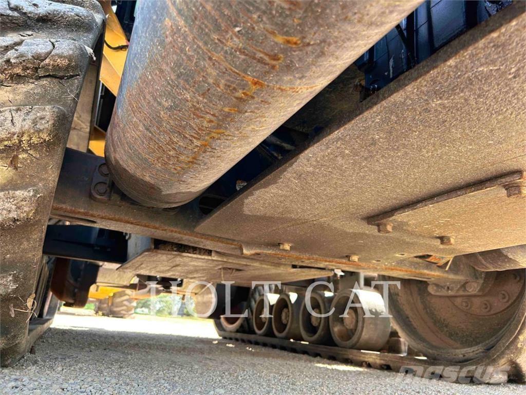 CAT 95E Трактори