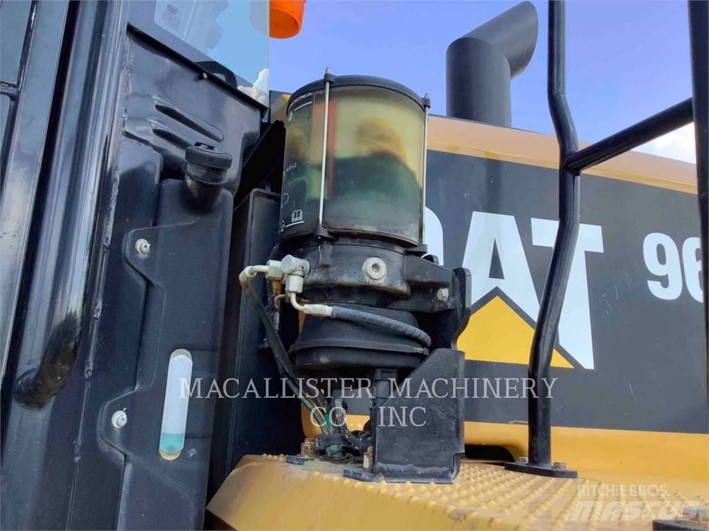 CAT 962M Фронтальні навантажувачі