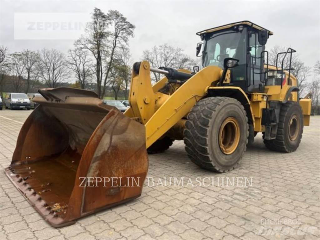 CAT 962M Фронтальні навантажувачі