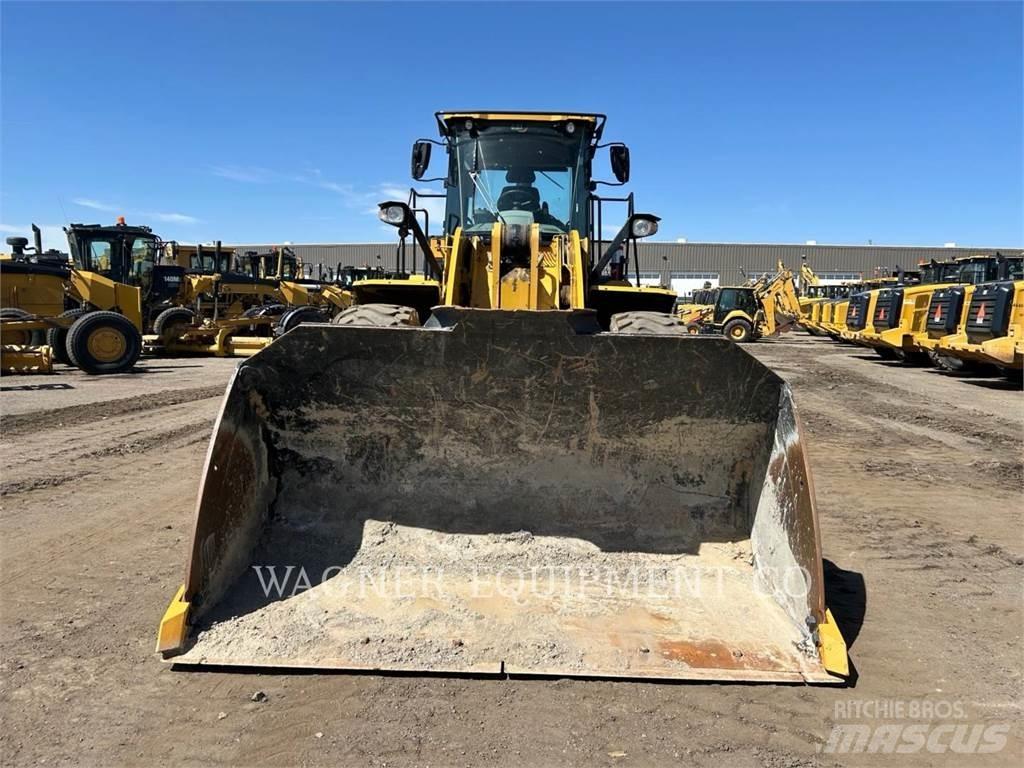 CAT 962M Фронтальні навантажувачі