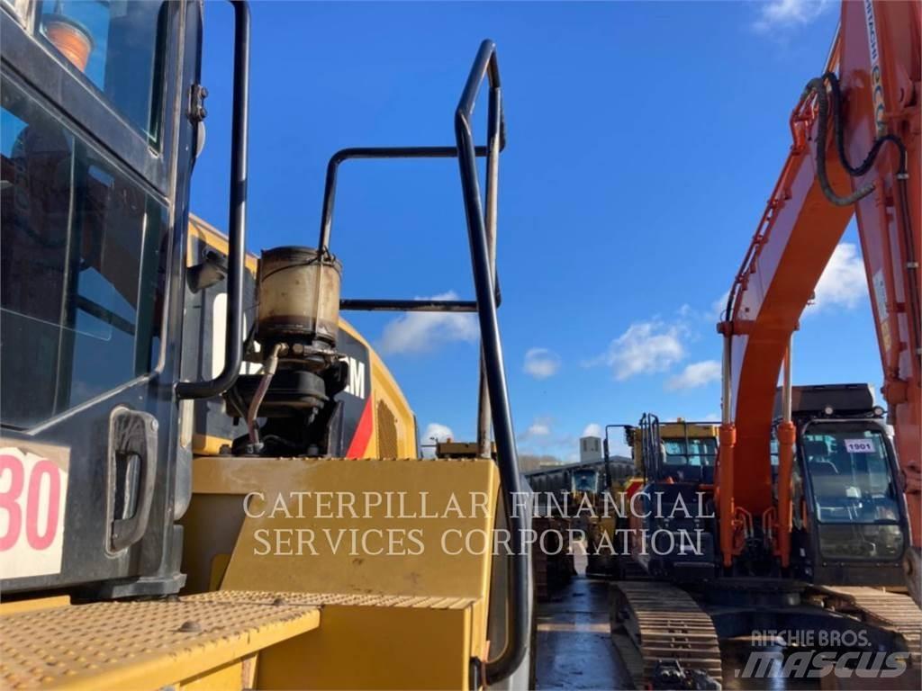 CAT 962M Фронтальні навантажувачі
