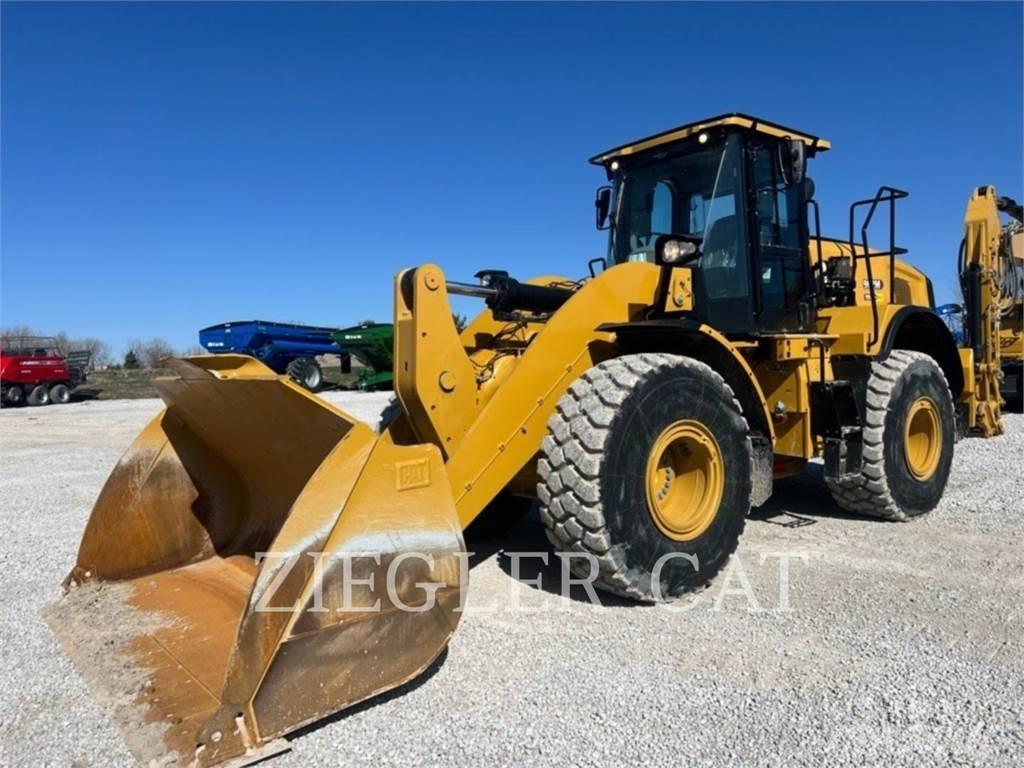 CAT 962M Фронтальні навантажувачі
