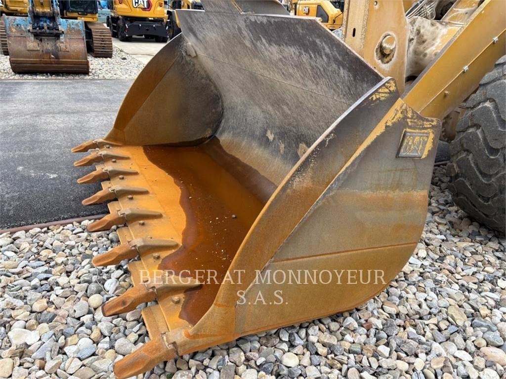 CAT 962M Фронтальні навантажувачі