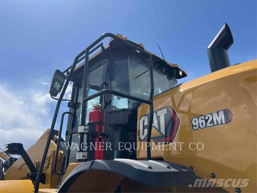 CAT 962M Фронтальні навантажувачі