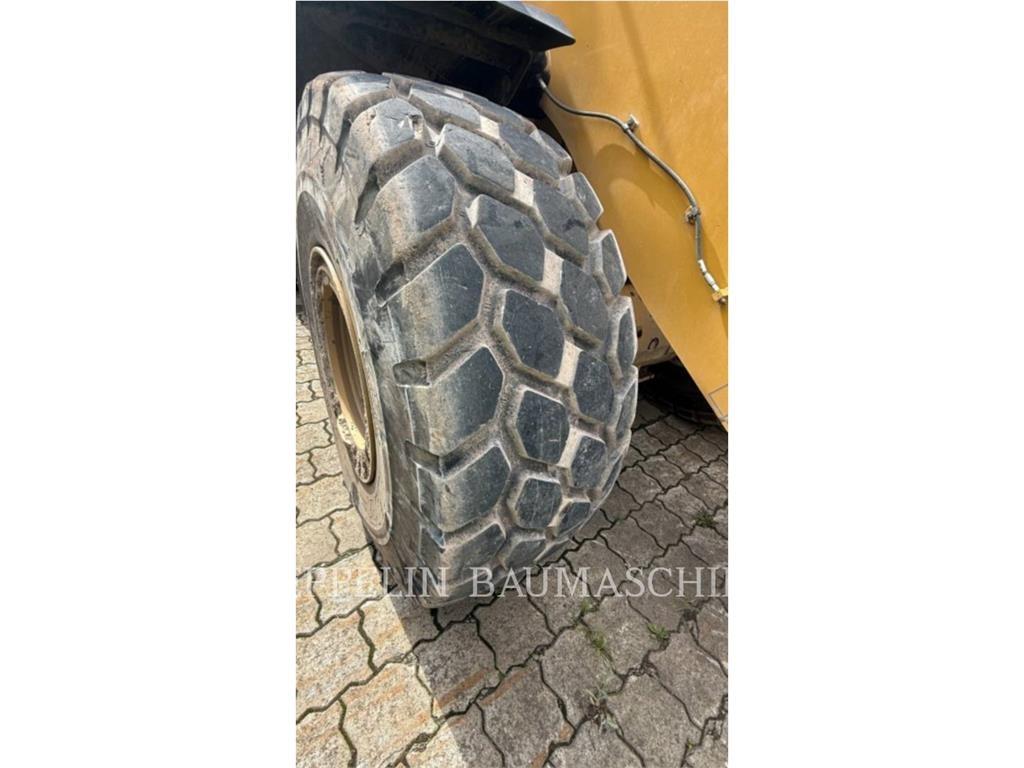 CAT 962M Фронтальні навантажувачі