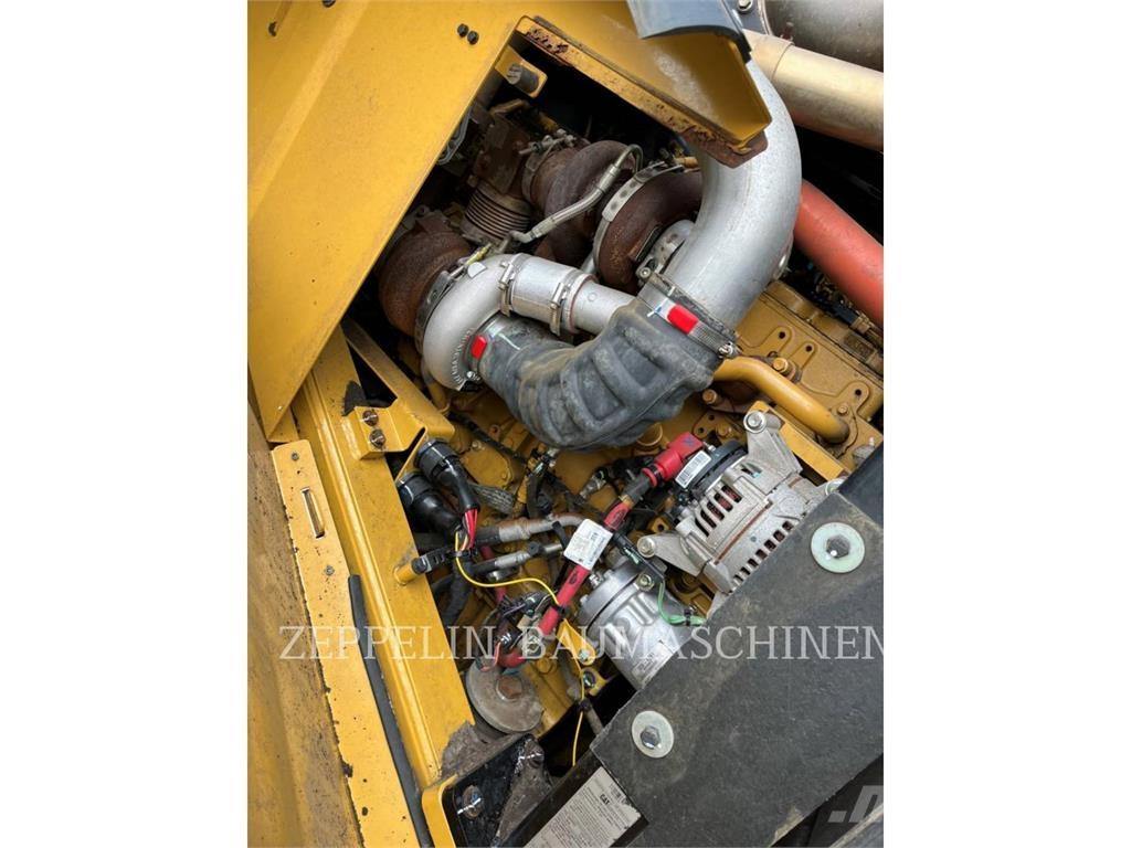 CAT 962M Фронтальні навантажувачі
