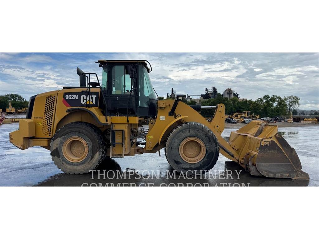 CAT 962M Фронтальні навантажувачі