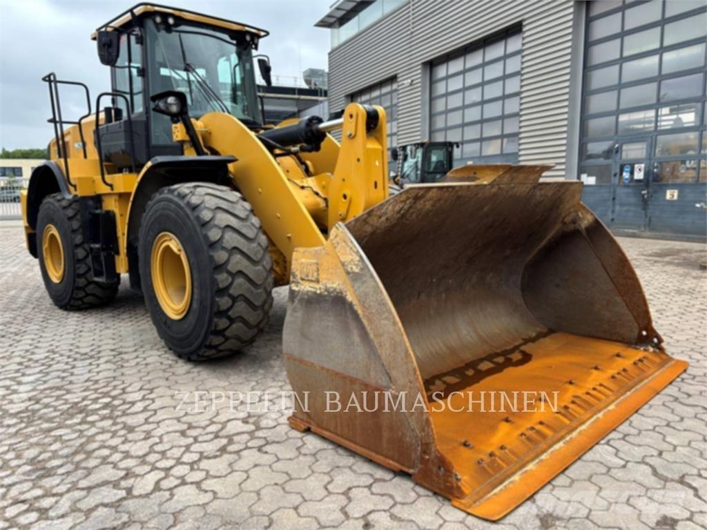 CAT 962M Фронтальні навантажувачі