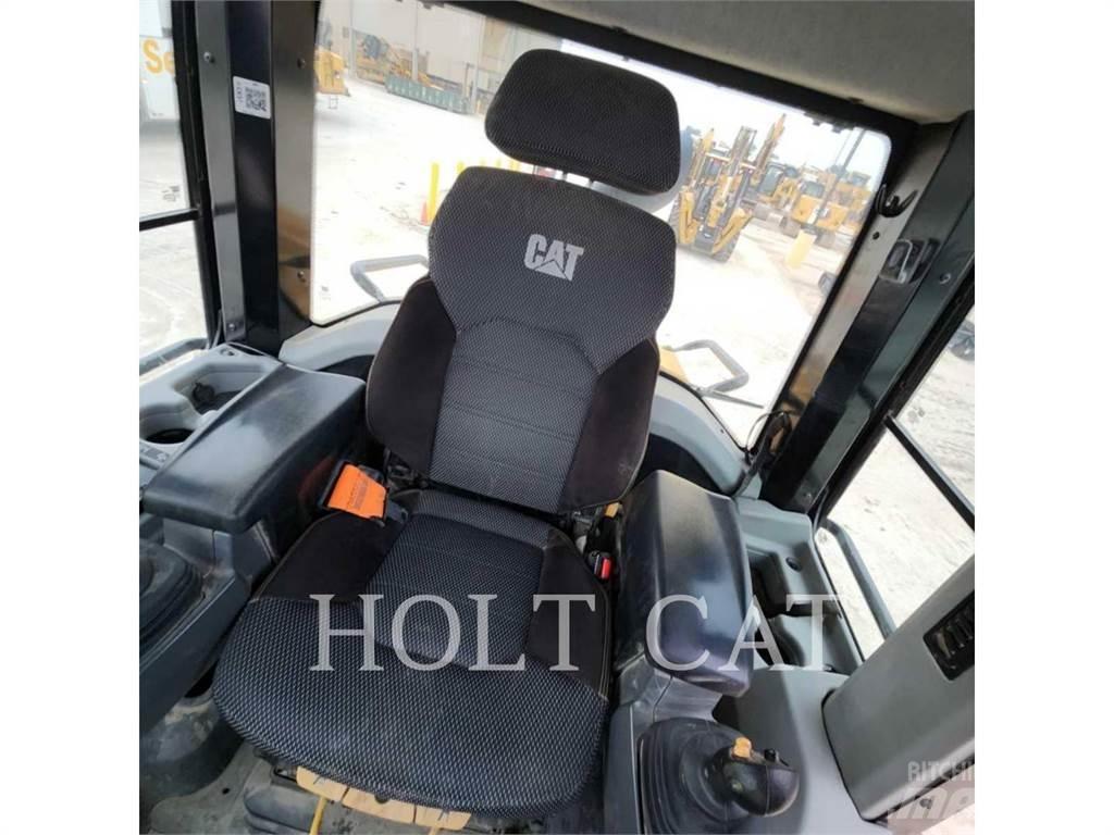 CAT 963 Гусеничні вантажники