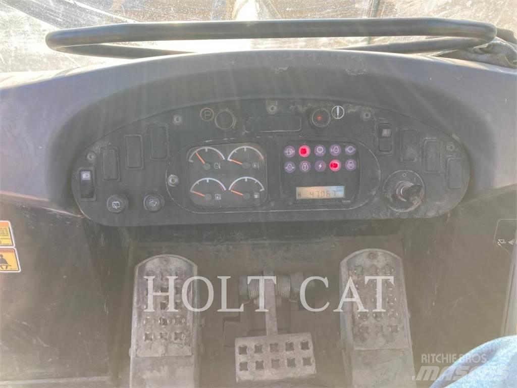 CAT 963C Гусеничні вантажники