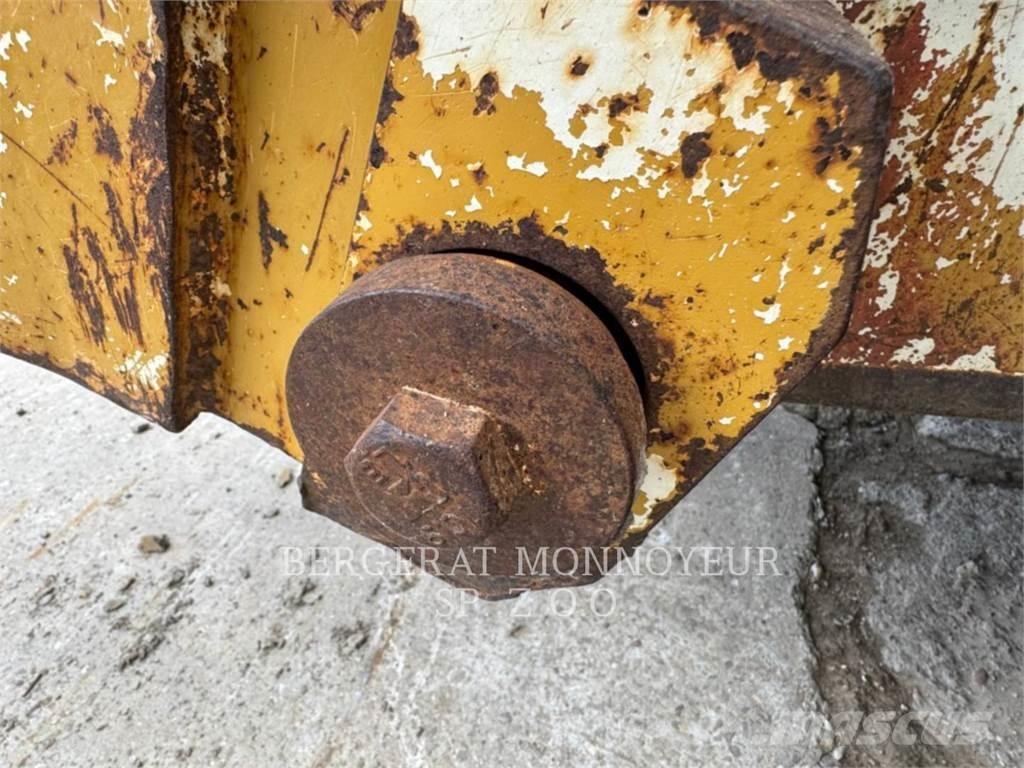 CAT 963C Гусеничні вантажники