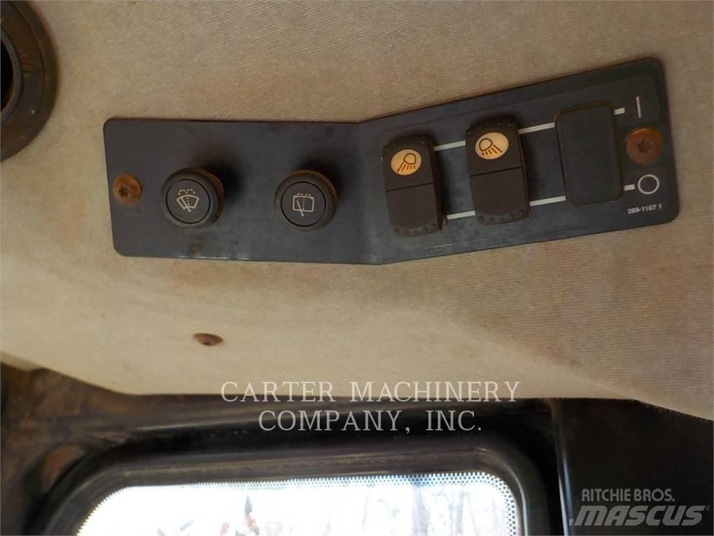 CAT 963D Гусеничні вантажники