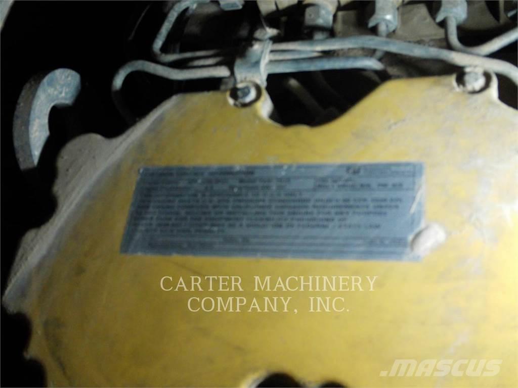CAT 963D Гусеничні вантажники