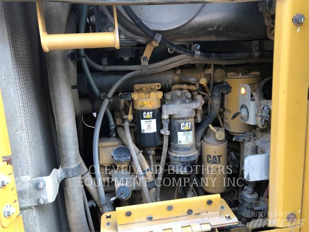 CAT 963K Гусеничні вантажники