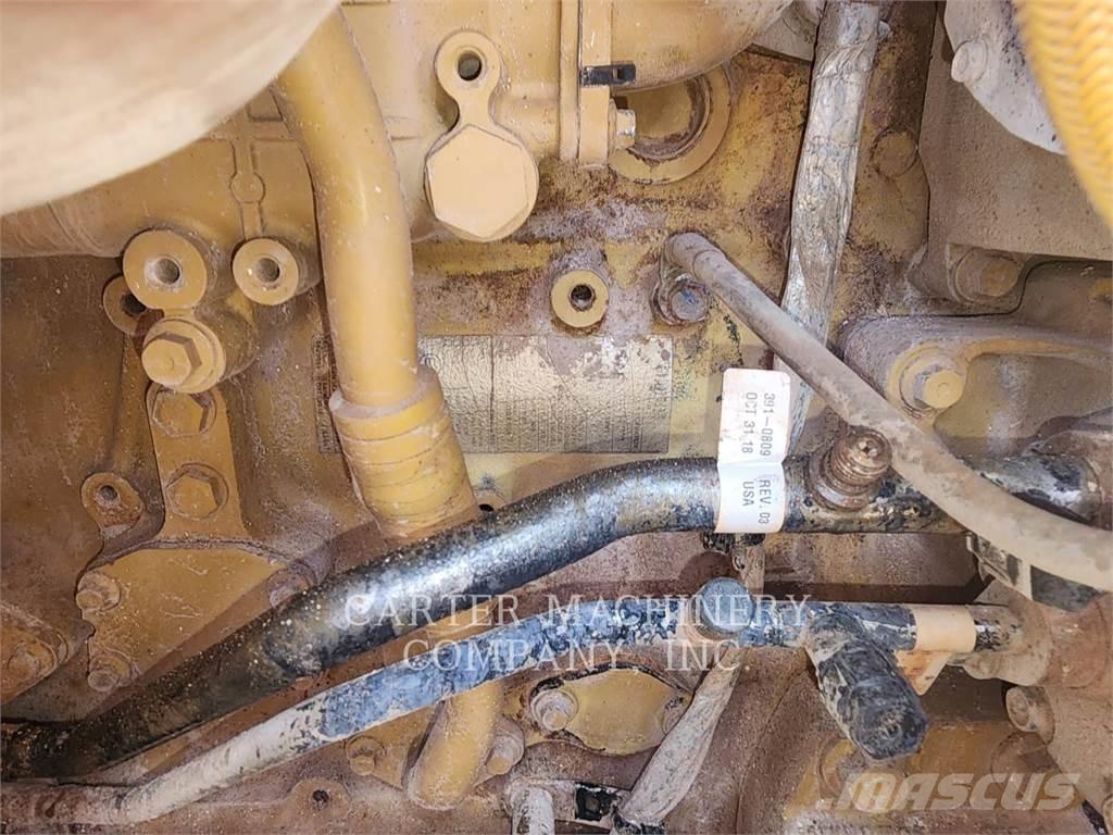 CAT 963K Гусеничні вантажники