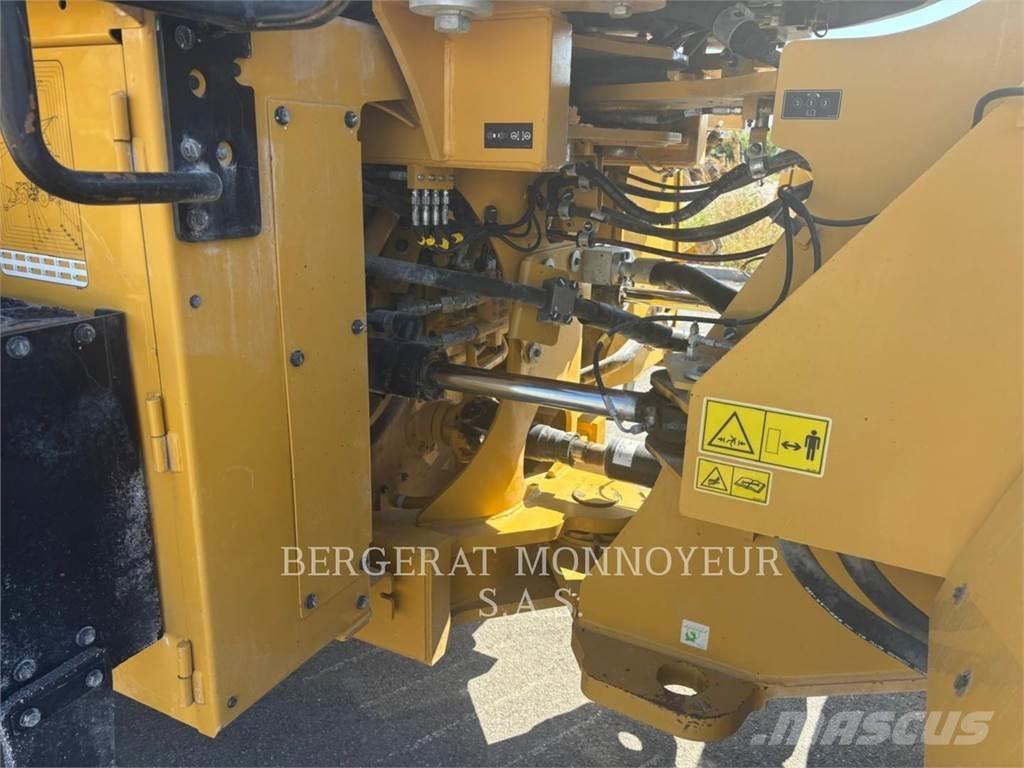CAT 966 Фронтальні навантажувачі
