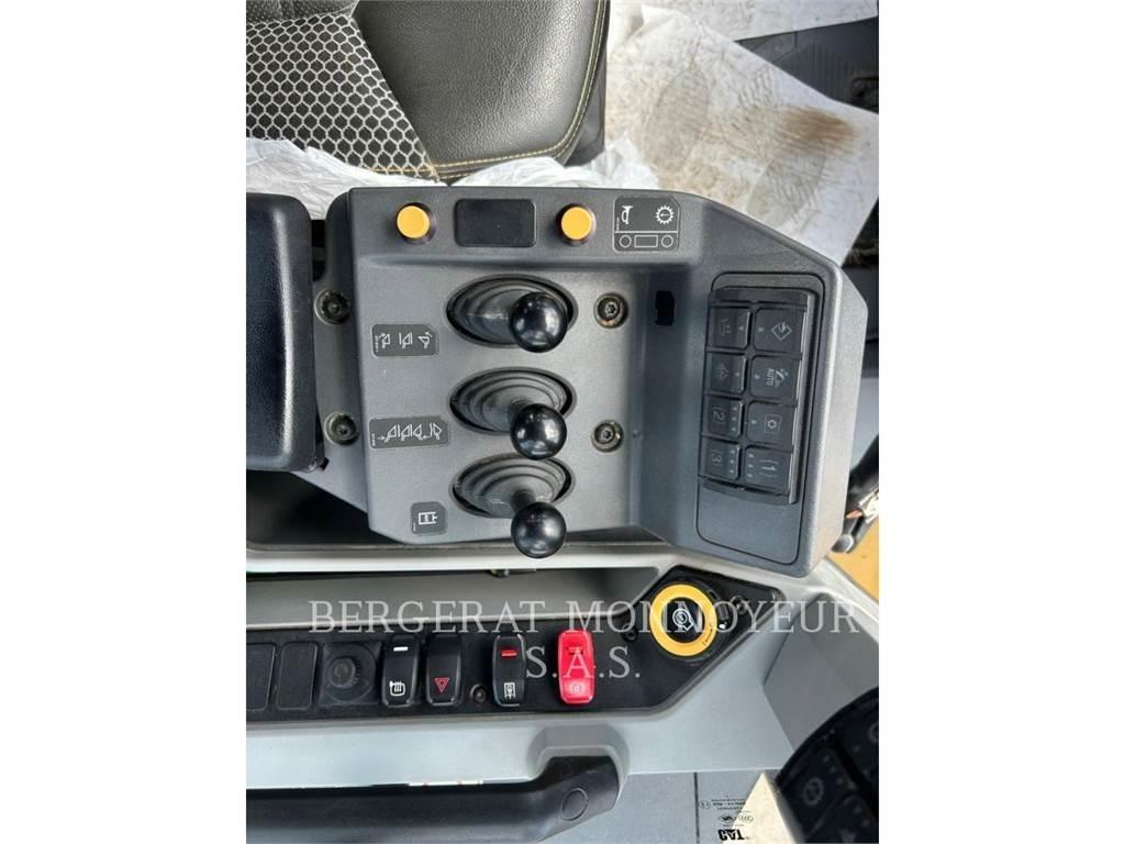 CAT 966 Фронтальні навантажувачі
