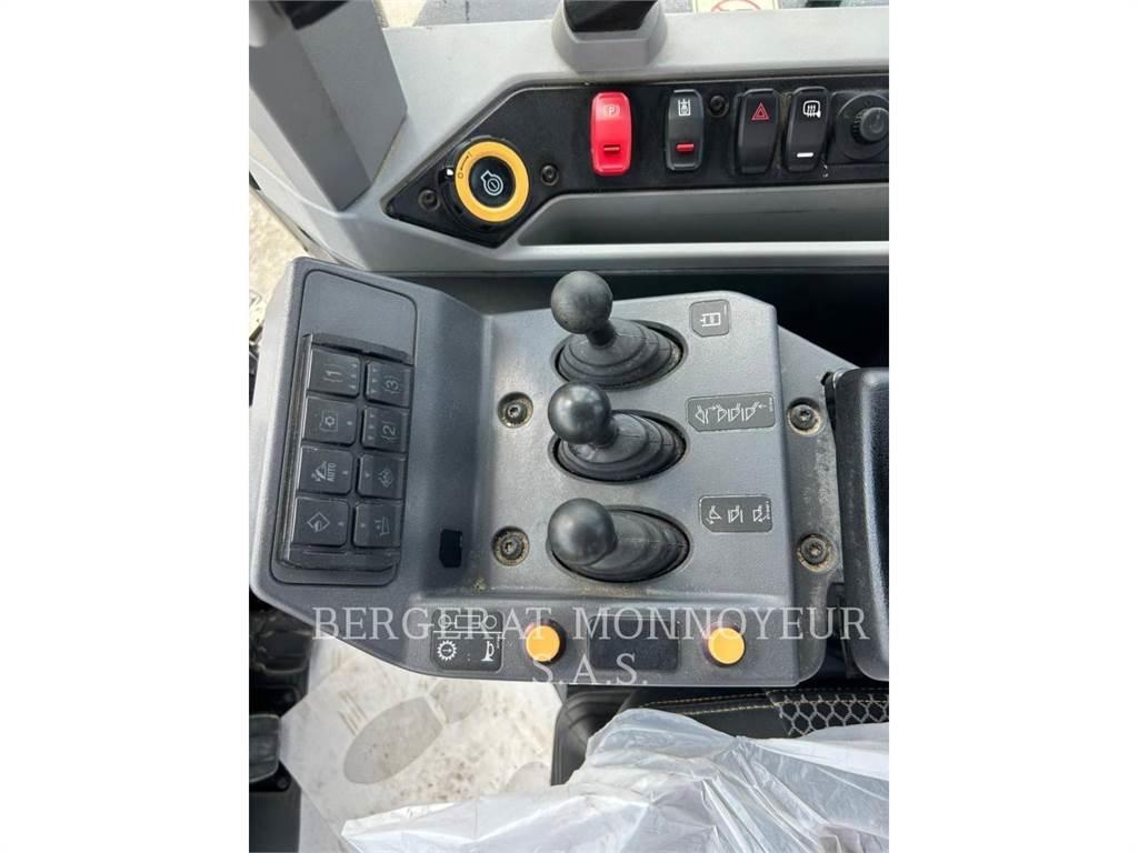 CAT 966 Фронтальні навантажувачі