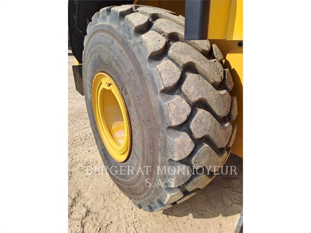 CAT 966 Фронтальні навантажувачі