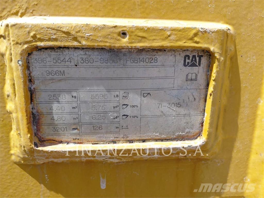 CAT 966 Фронтальні навантажувачі