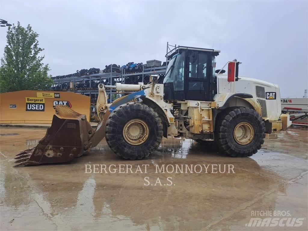 CAT 966M Фронтальні навантажувачі