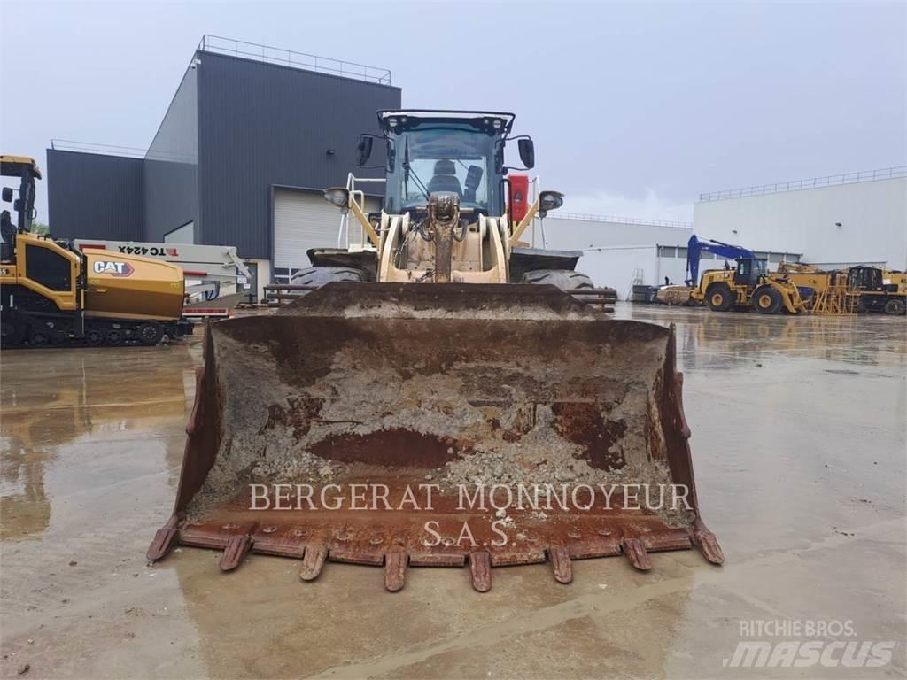 CAT 966M Фронтальні навантажувачі