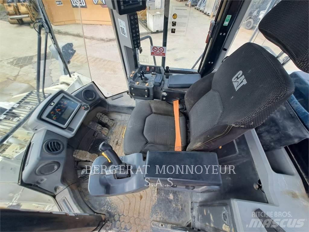 CAT 966M Фронтальні навантажувачі