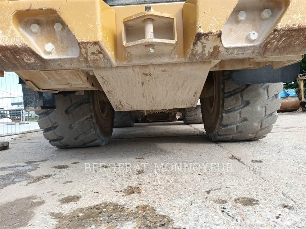 CAT 966M Фронтальні навантажувачі