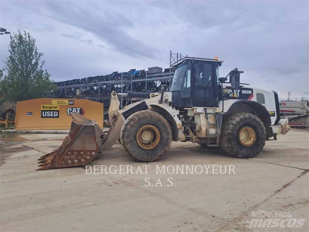 CAT 966M Фронтальні навантажувачі