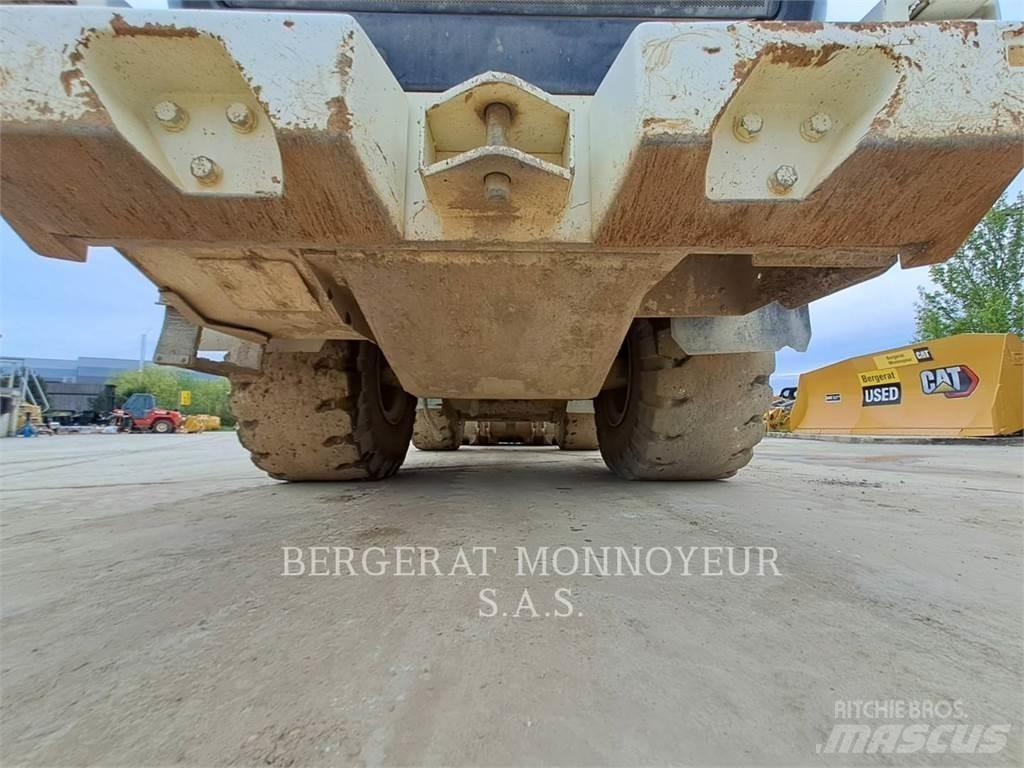 CAT 966M Фронтальні навантажувачі