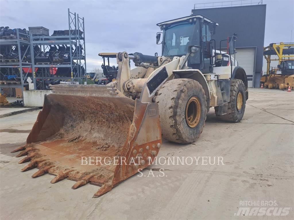 CAT 966M Фронтальні навантажувачі