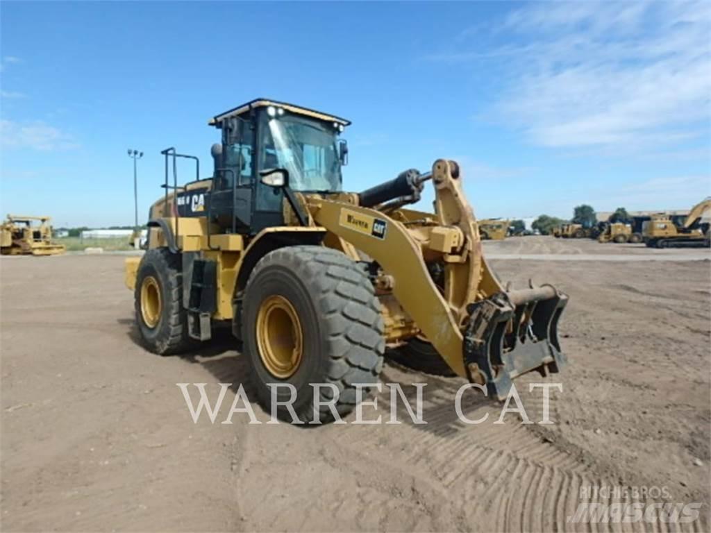CAT 966M Фронтальні навантажувачі