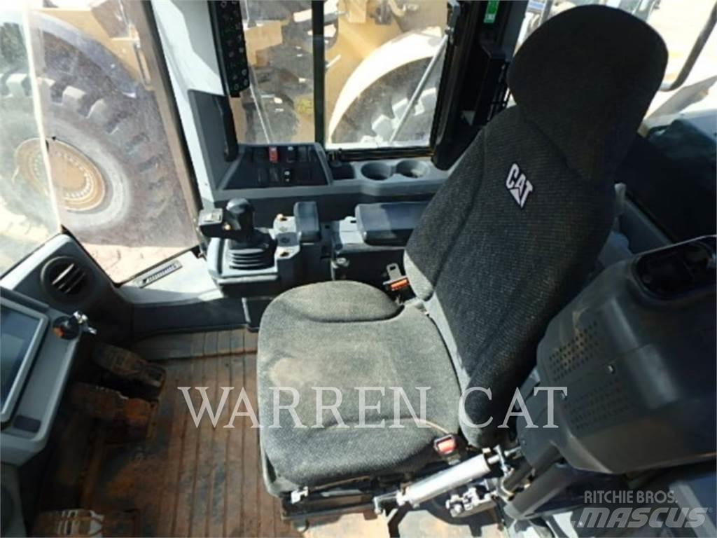 CAT 966M Фронтальні навантажувачі