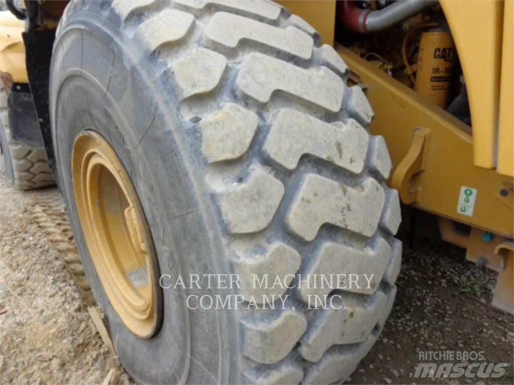 CAT 966M Фронтальні навантажувачі