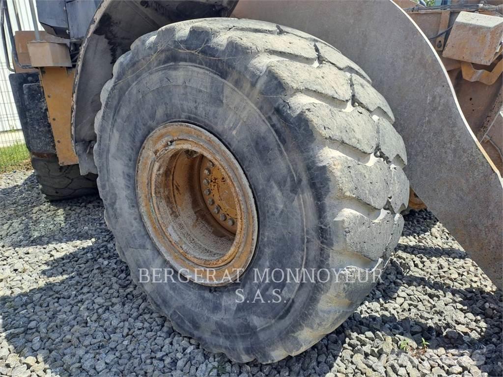 CAT 966M Фронтальні навантажувачі