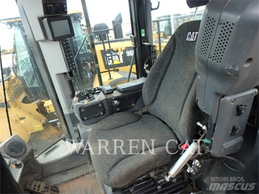 CAT 966M Фронтальні навантажувачі