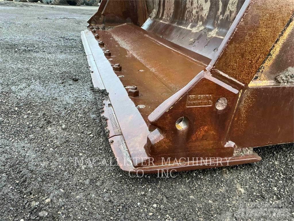 CAT 966M Фронтальні навантажувачі
