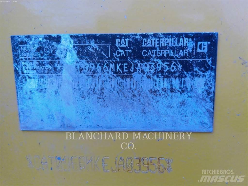 CAT 966M Фронтальні навантажувачі