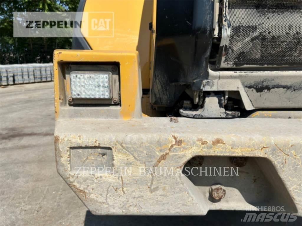 CAT 966M Фронтальні навантажувачі