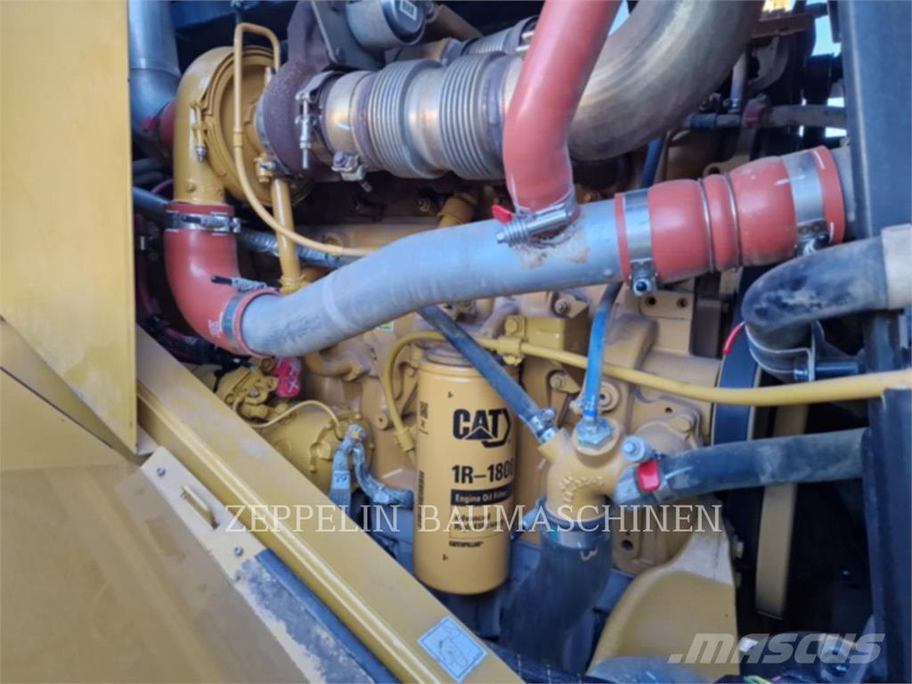 CAT 966M Фронтальні навантажувачі