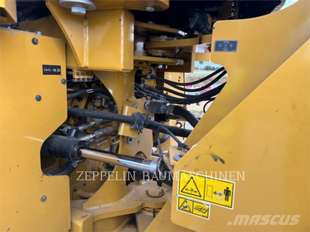CAT 966M Фронтальні навантажувачі