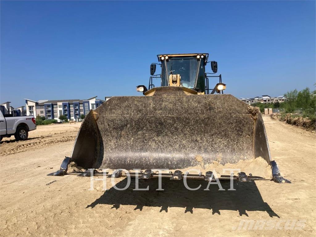 CAT 966M Фронтальні навантажувачі