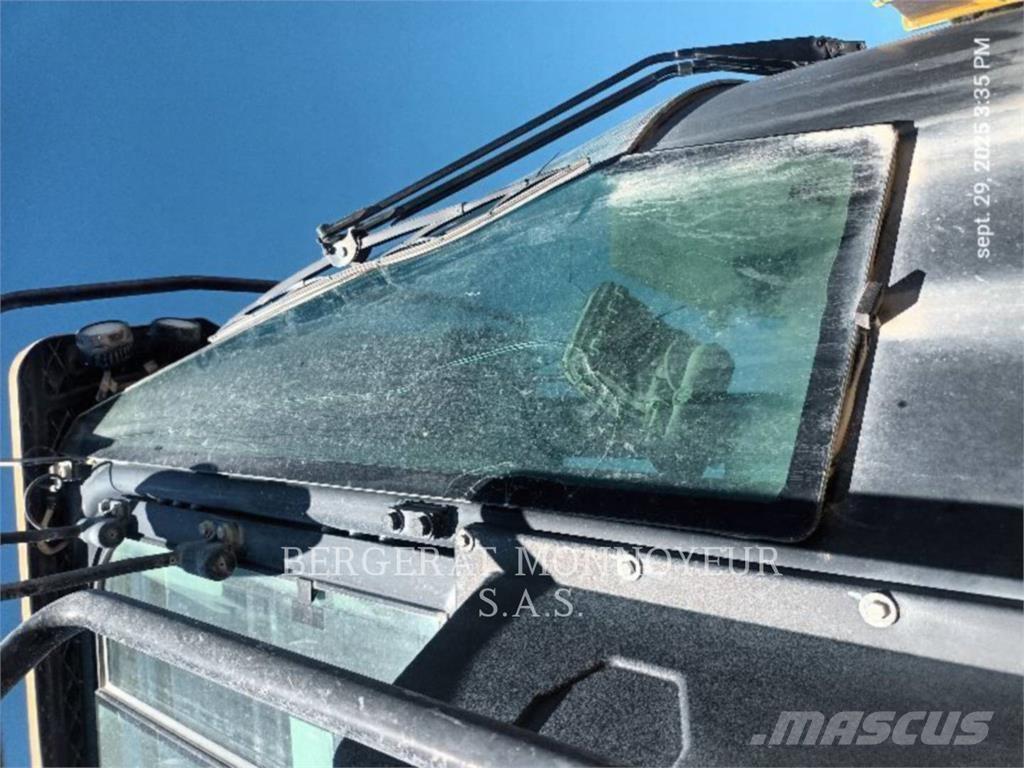 CAT 966M Фронтальні навантажувачі