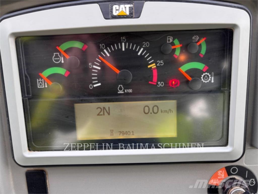 CAT 966M Фронтальні навантажувачі