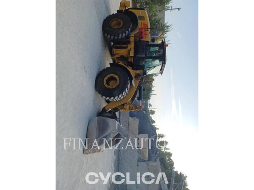 CAT 966M Фронтальні навантажувачі