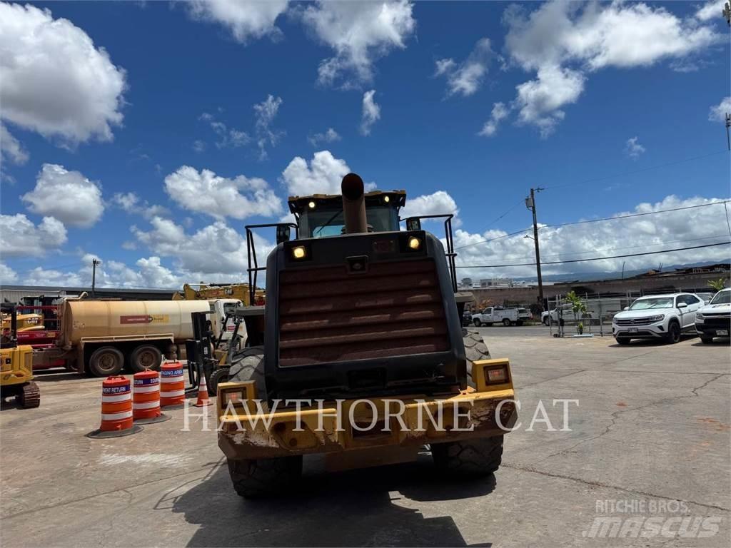 CAT 966M Фронтальні навантажувачі