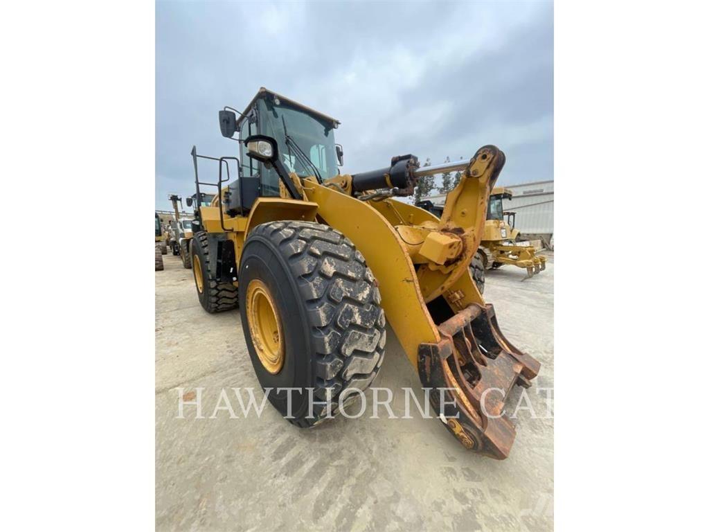 CAT 966M Фронтальні навантажувачі